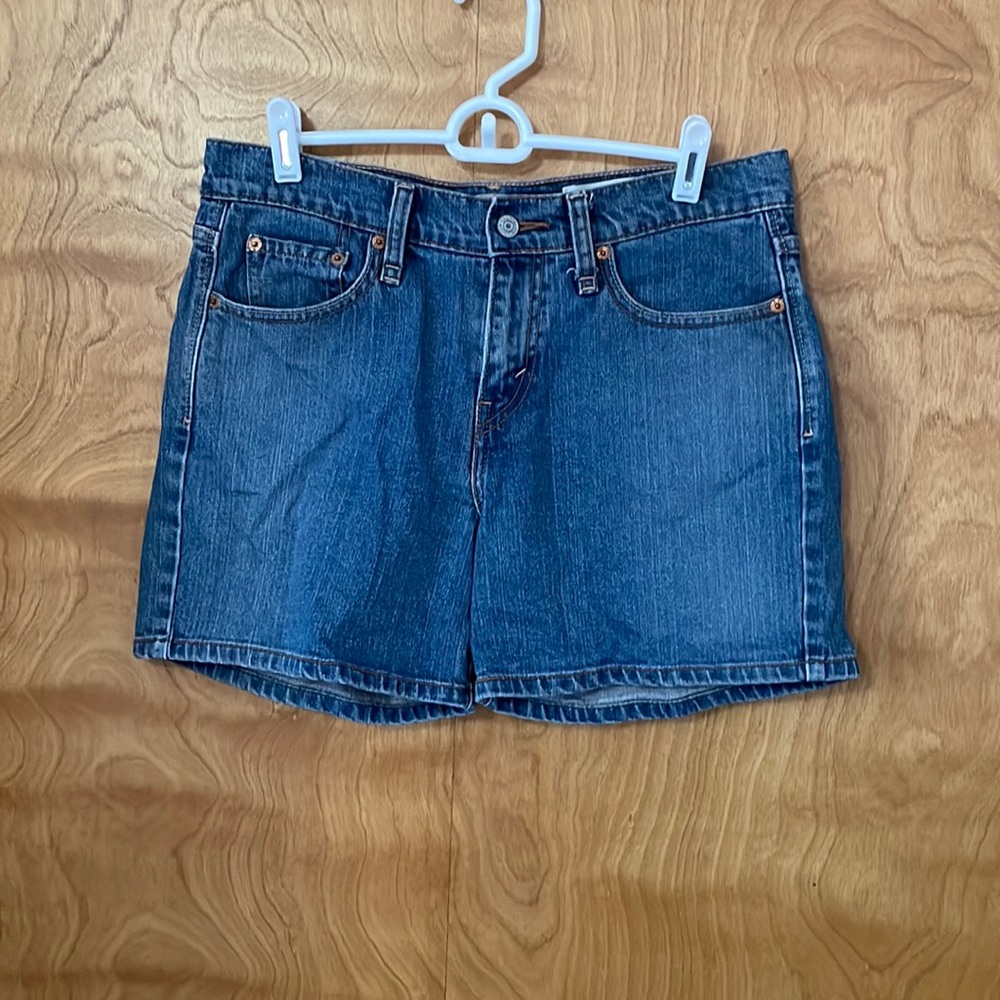 Levi’s size 8 vintage shorts